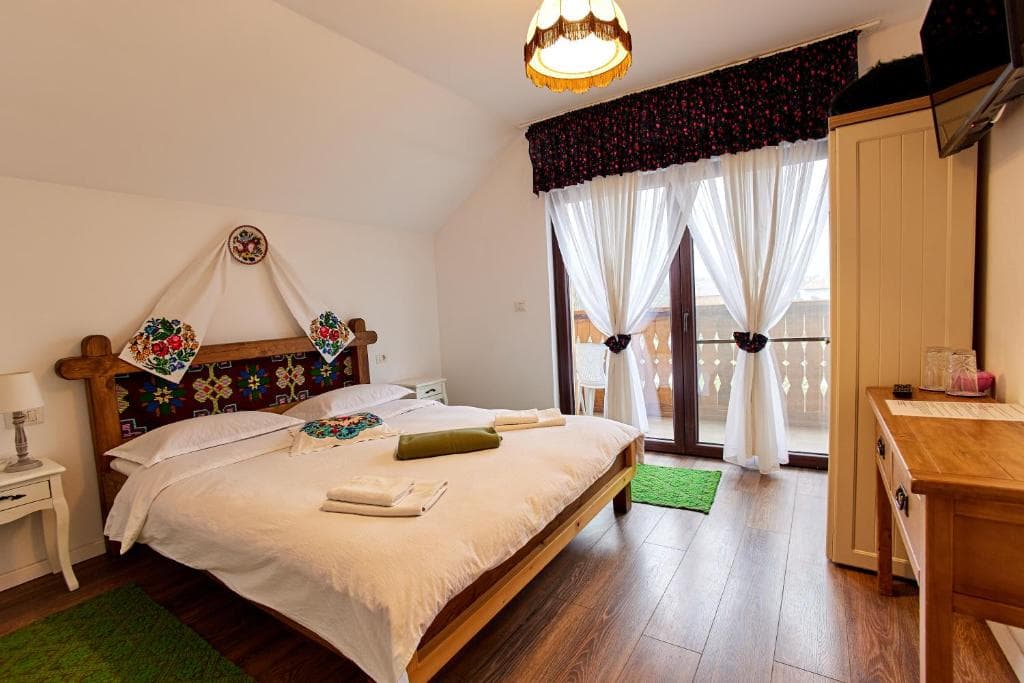 Suite with Mountain View