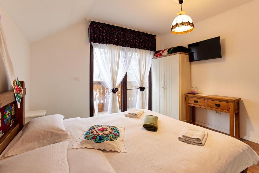 Suite with Mountain View